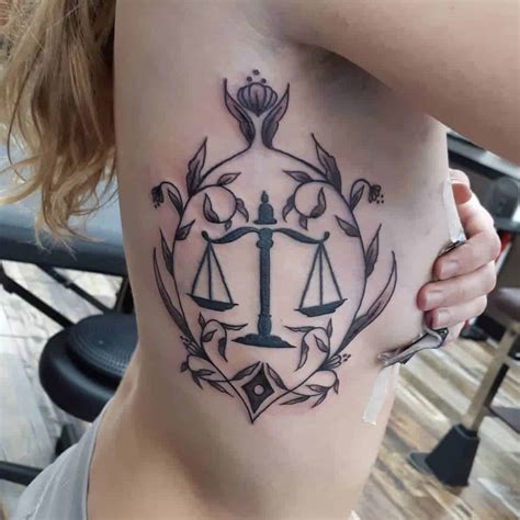 signo libra tatuaje mujer|Tatuaje de signo de libra mujer